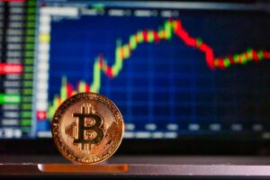 Bitcoin roza los 105.000 dólares en medio de tensiones entre Israel e Irán y cautela de la Fed