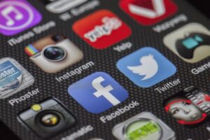 📱 ¿Amigos de verdad o seguidores? Cómo las redes sociales están transformando nuestras relaciones personales